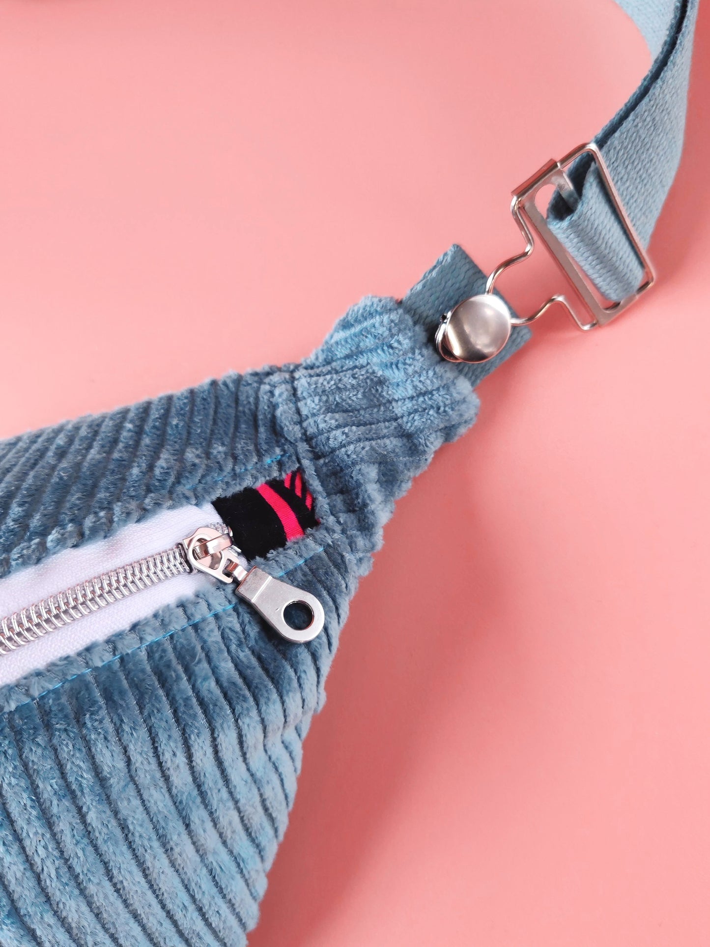 Sac banane en velours Menthe Fraiche & Wax – création artisanale – Yaala – fabriqué en Bretagne