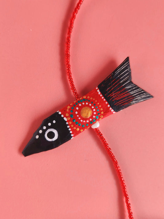 Fils de sardines Rouges – Papier mâché & perles