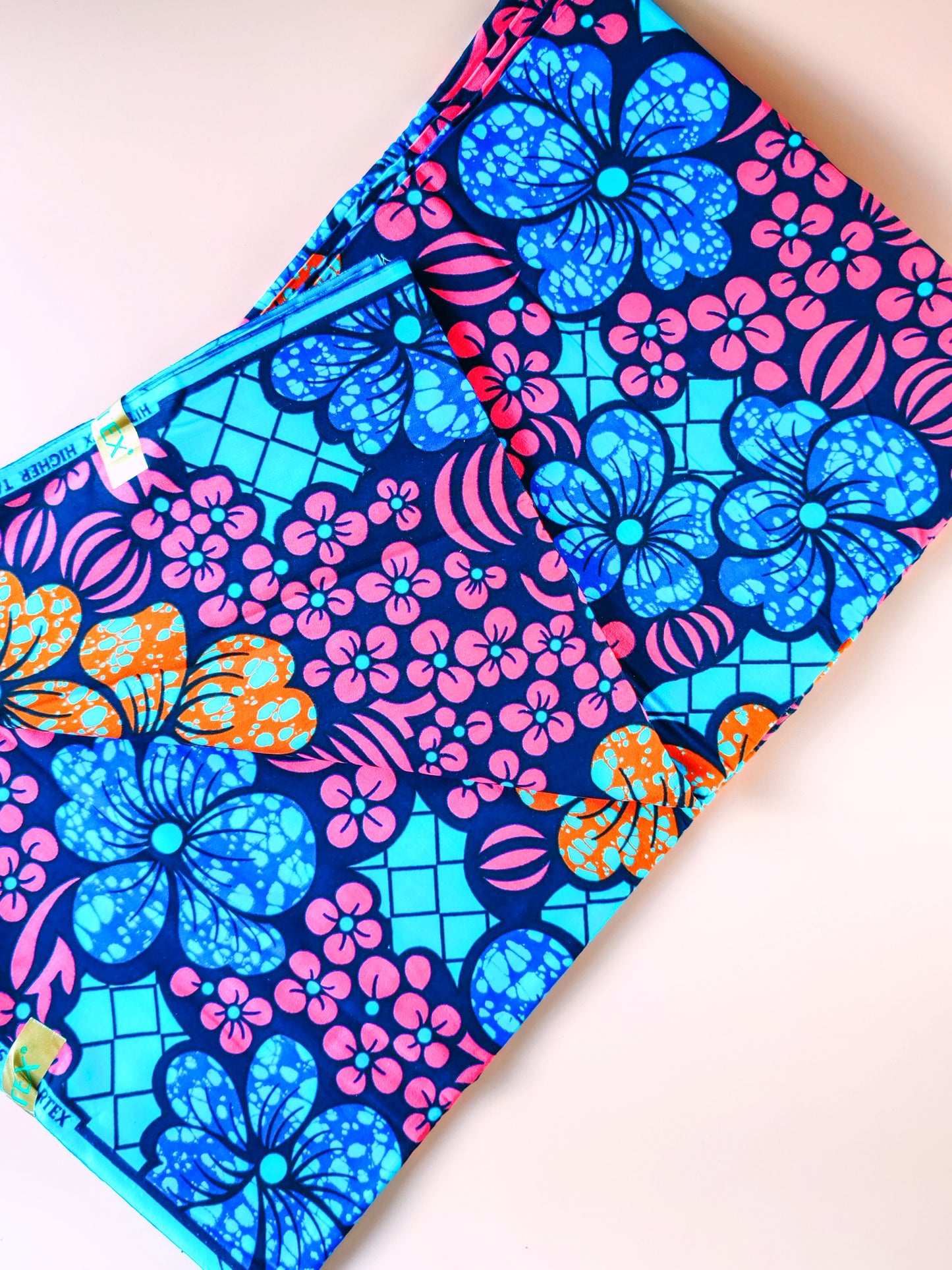 Tissu Wax “Groix” – Explosion florale et énergie océanique