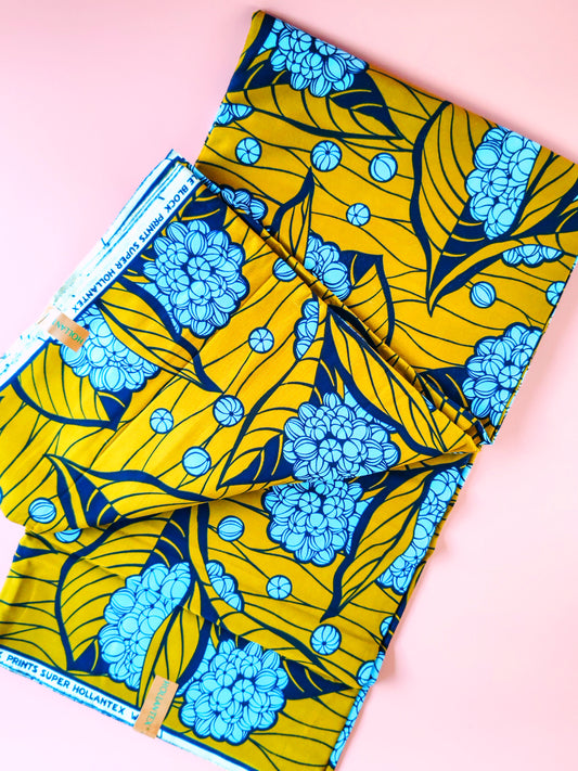 Tissu Wax “Molène” – L’élégance végétale aux nuances dorées