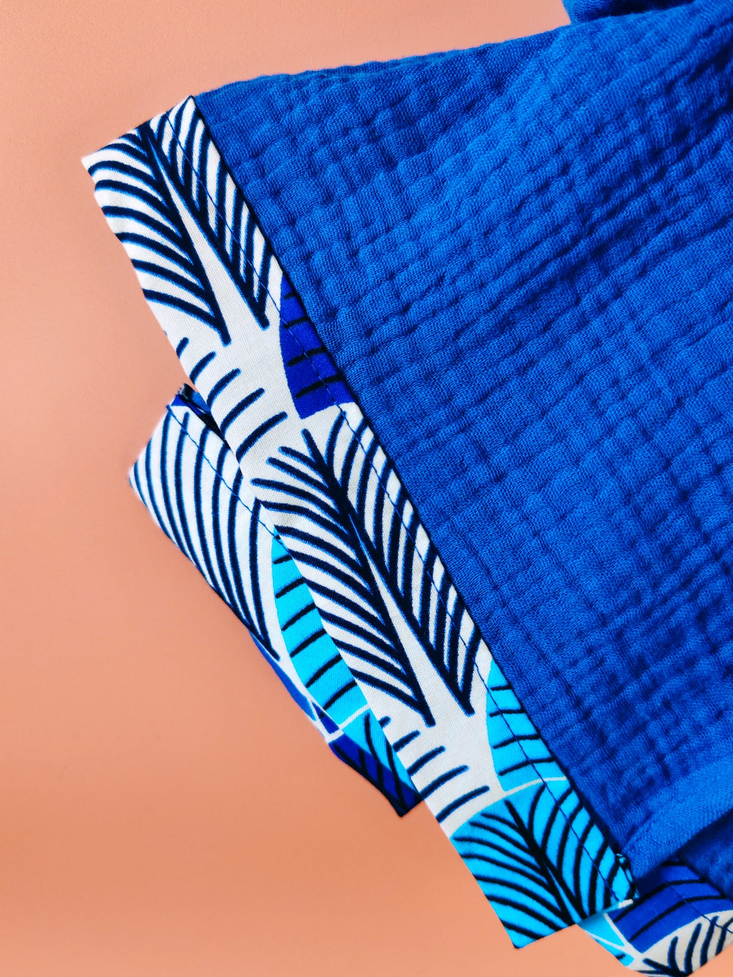 Chèche en gaze de coton Bleu Majorelle – création artisanale – Yaala – fabriquée en Bretagne