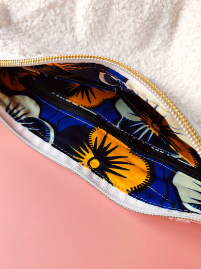 Sac Luna en tissu bouclette blanc & Wax – création artisanale unique – Yaala – fabriqué en Bretagne