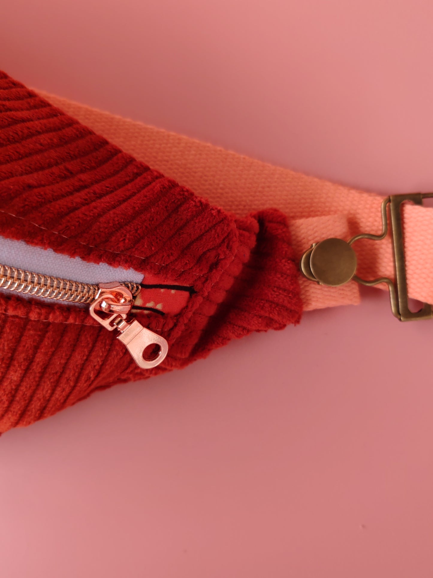 Sac banane en velours Terracotta & Wax – création artisanale – Yaala – fabriqué en Bretagne