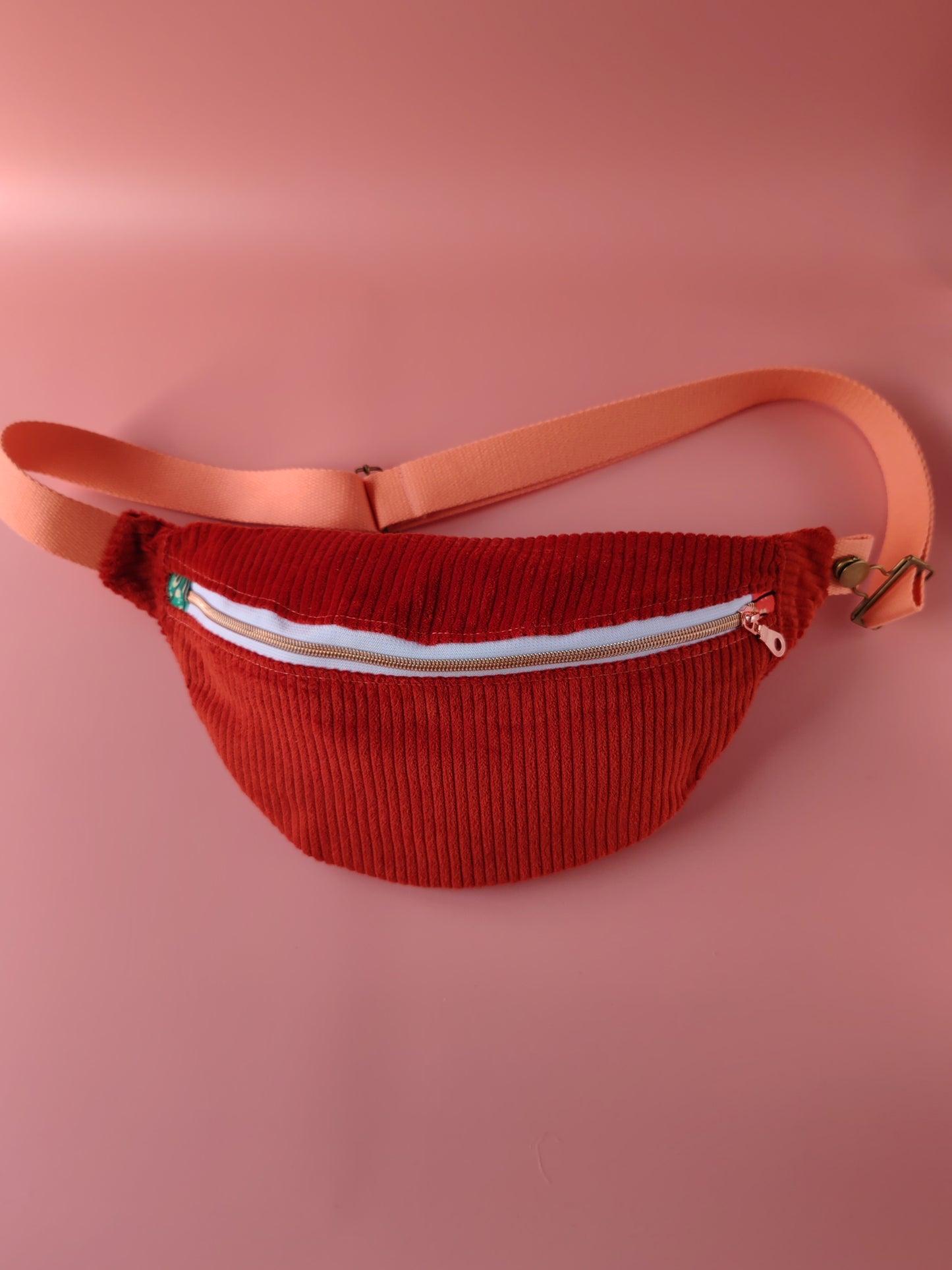 Sac banane en velours Terracotta & Wax – création artisanale – Yaala – fabriqué en Bretagne