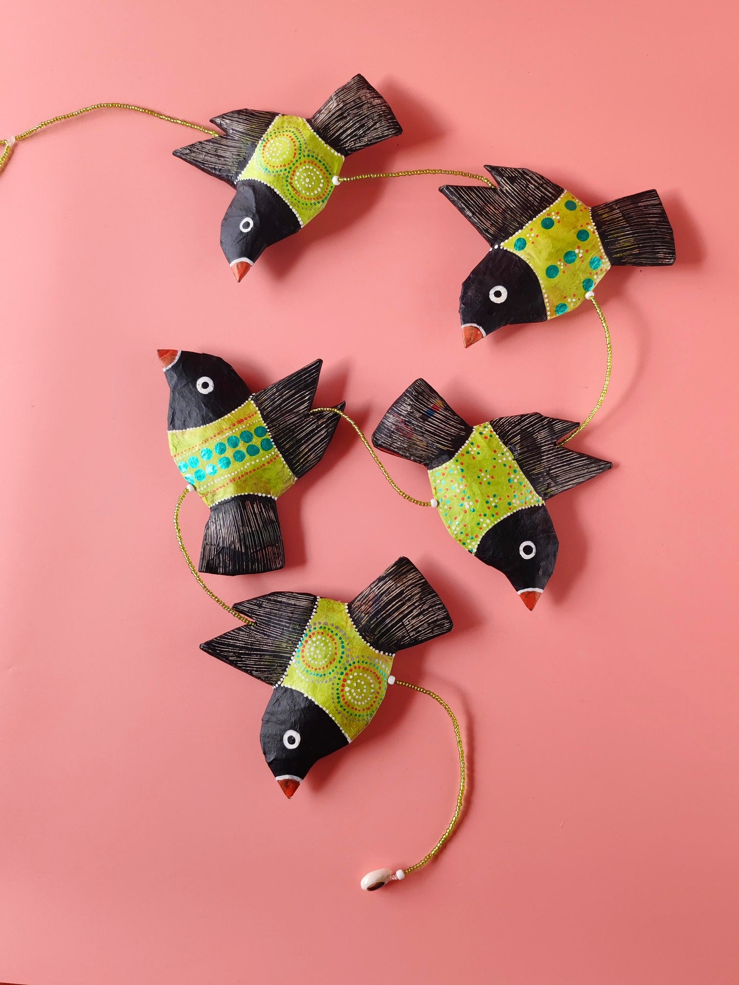 Fil d’oiseaux Vert – Papier mâché & perles