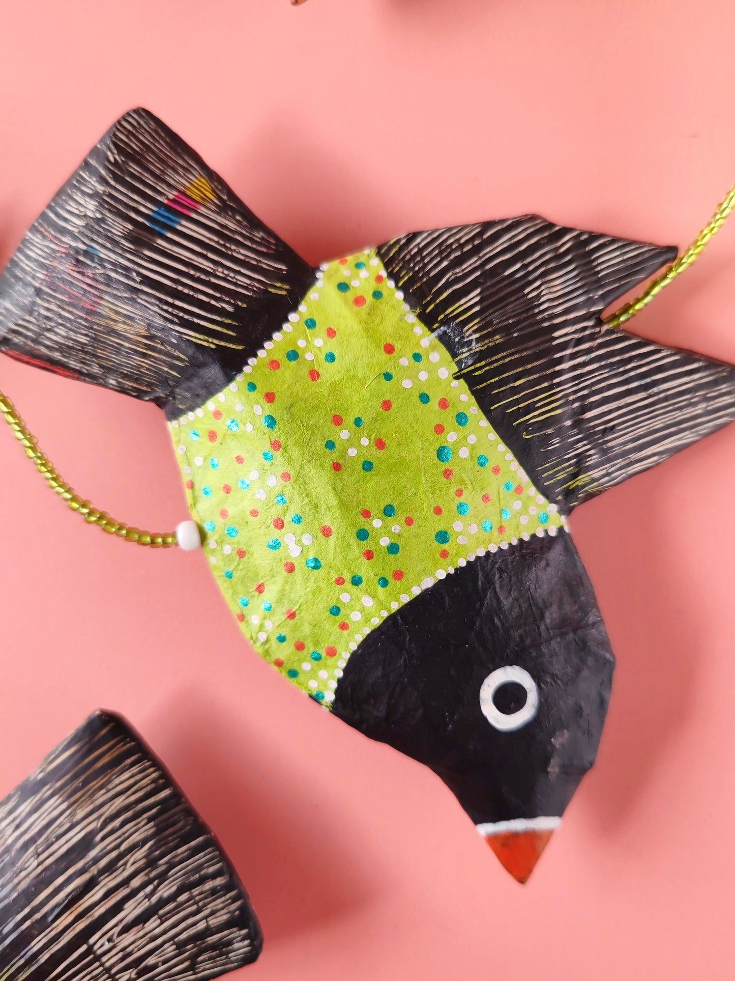 Fil d’oiseaux Vert – Papier mâché & perles