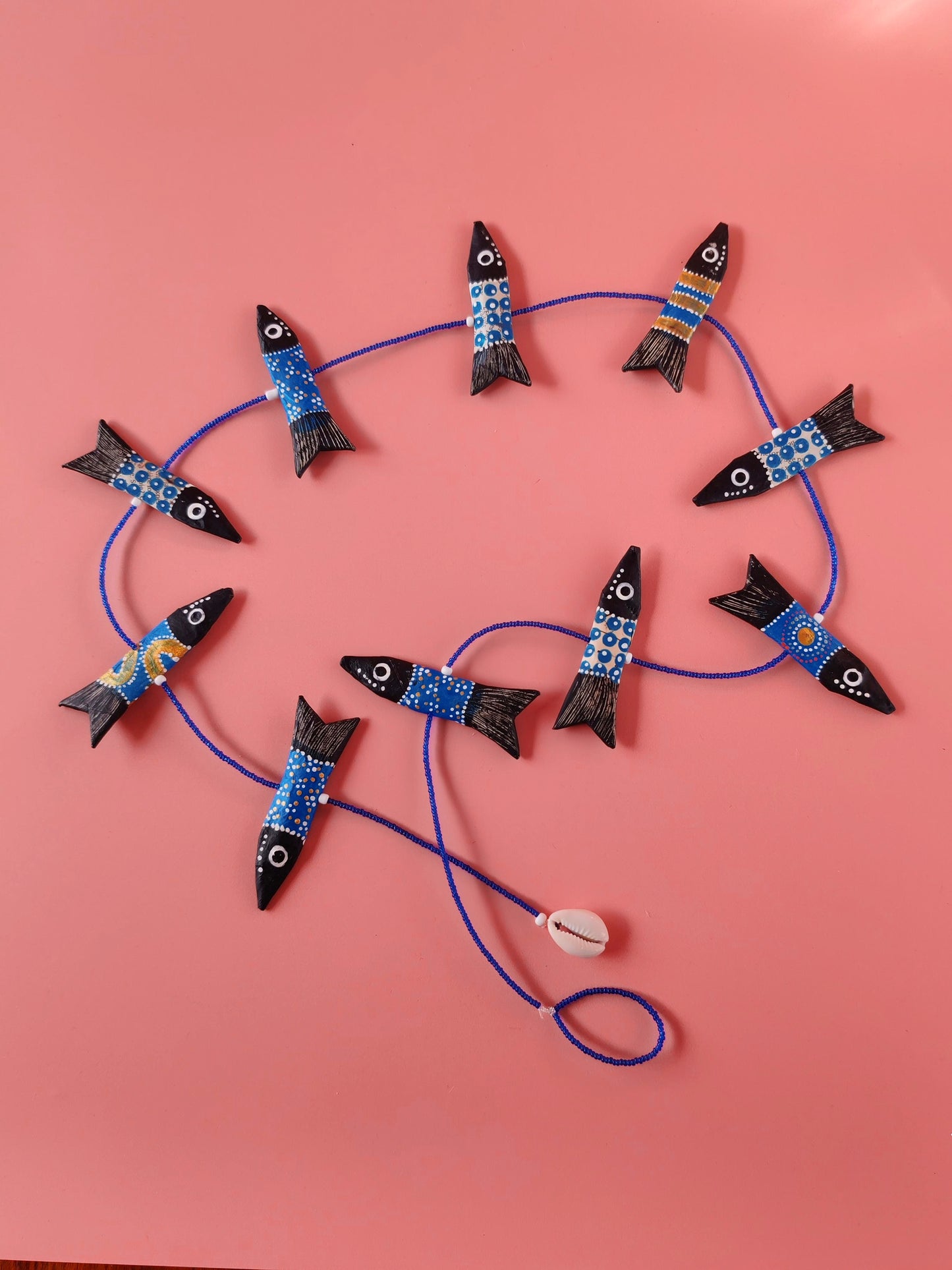 Fils de sardines Bleues – Papier mâché & perles