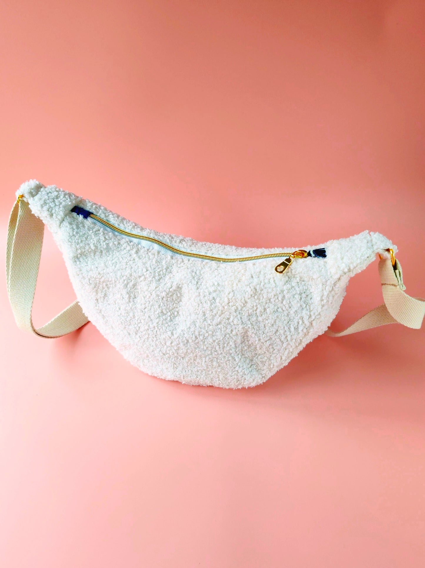 Sac Luna en tissu bouclette blanc & Wax – création artisanale unique – Yaala – fabriqué en Bretagne